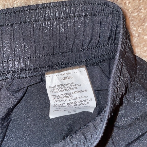 NWT black Under Armour nylon shorts size large - Picture 4 of 5